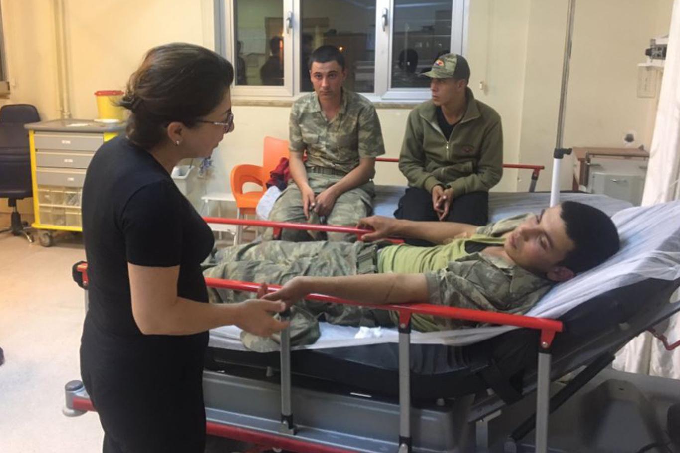 Manisa’da çok sayıda asker hastaneye kaldırıldı Manisa’da çok sayıda asker hastaneye kaldırıldı